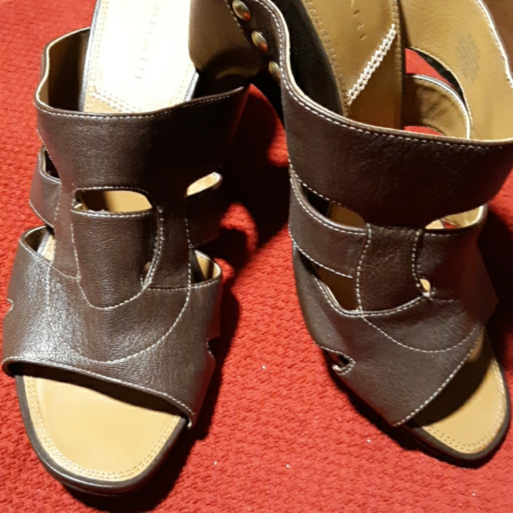 Shoes - Picture 3 of 4
